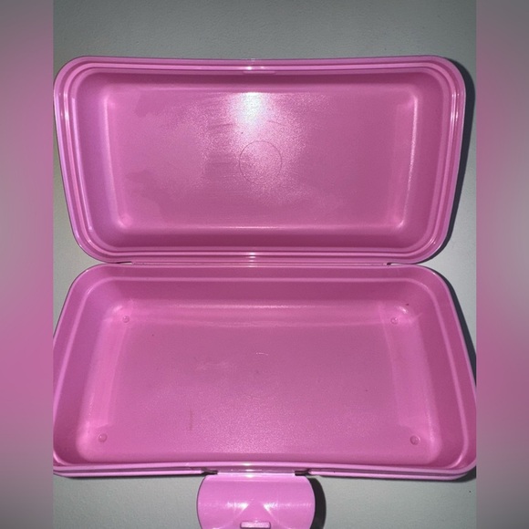 HELLO KITTY TUPPERWARE Hinged Lunch Keeper Wrap Hoagie Snack Box - Picture 6 of 6